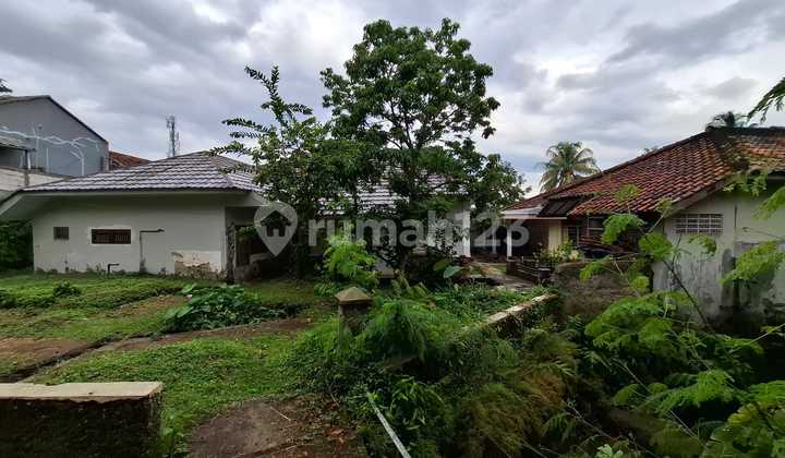 Lot area 3024 m, suitable for shop house, warehouse, or restaurant at Jl. Siliwangi no. 42 Cianjur.