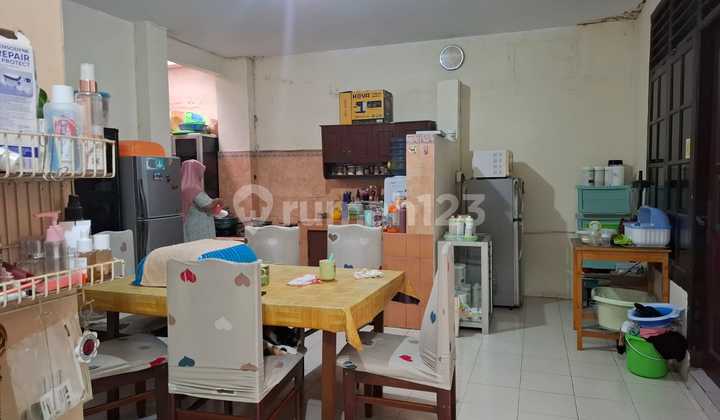 ruang makan rumah 2 lt sudah renov