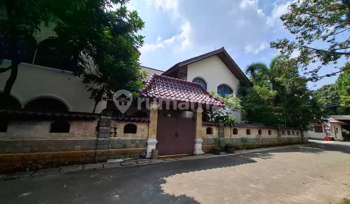 Sultan's house, land area 1000m, corner lot, good SHM, Cibubur, Depok. 2