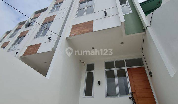 Dijual Rumah Baru 4 Unit di Taman Meruya Ilir 1