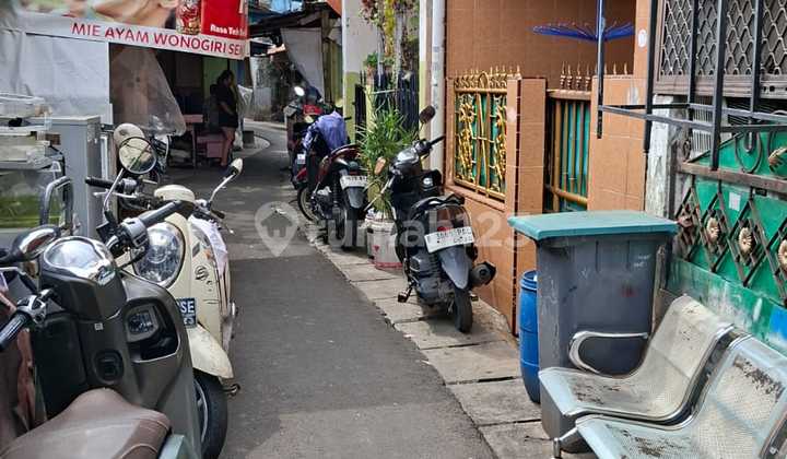 Rumah Kost 11 Kamar gang Motor Dekat Roxy Mas ROI 10% Jakpus Rumah Kost 11 Kamar gang Motor Dekat Roxy Mas ROI 10% Jakpus