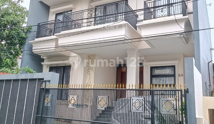 Rumah di Komplek Sunrise Garden Kedoya Kebon Jeruk Jakarta Barat Rumah di Komplek Sunrise Garden Kedoya Kebon Jeruk Jakarta Barat