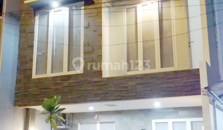 Rumah Cantik Taman Palem Siap Huni Bebas Banjir