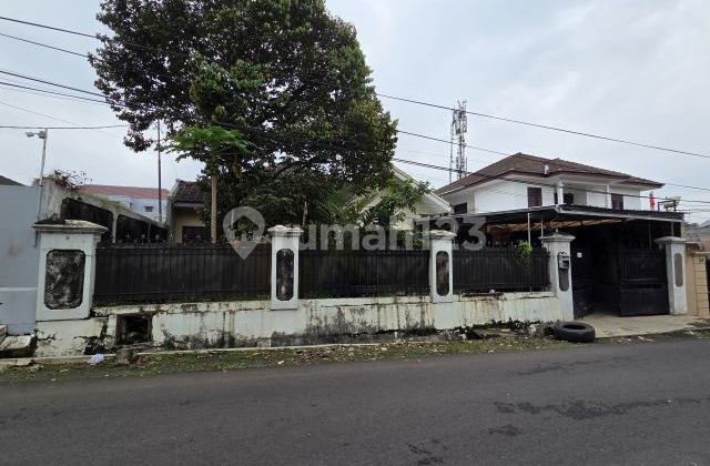 Rumah Lama Kokoh Lantai Marmer di Cipete Selatan Jaksel