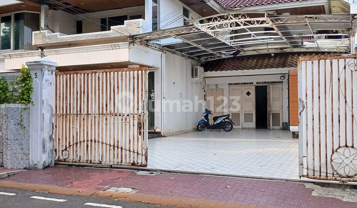 Dijual Rumah Tua Cempaka Putih Tengah 2 Lantai ada Kolam renang