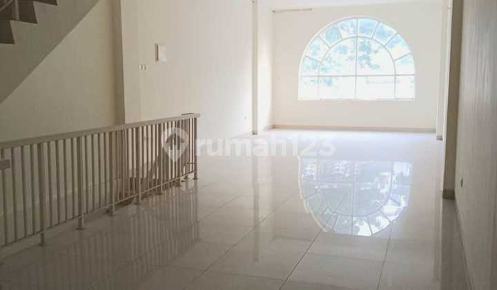 Fast Sale: Green Lake City Shop Suitable for All Strategic Businesses 2