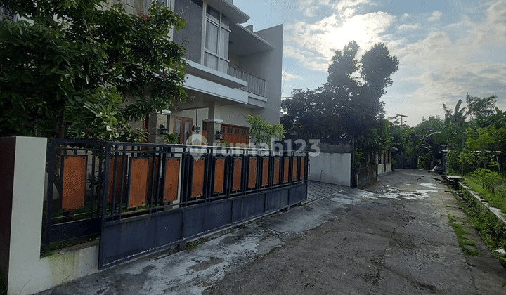 Dijual Rumah Cantik Asri 2 Lantai Jogja Selatan 6