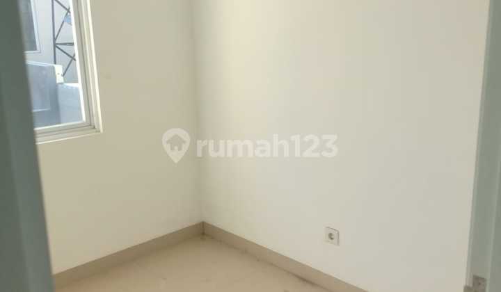 Rumah 2lt Luas 6x15 Type 3kt Cluster Thames Jgc Cakung Jakarta  8