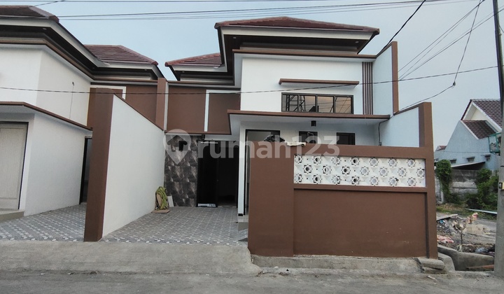 Corner House 7 Meters Wide In Wonorejo Housing One Gate System 2