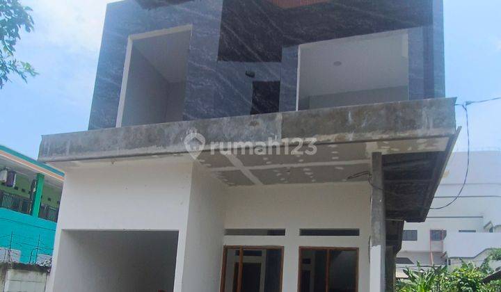 Rumah bagus 2 Lantai di Kutisari dekat Tenggilis & Raya A. Yani 1