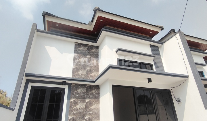 New Minimalist House Near Pandugo Rungkut