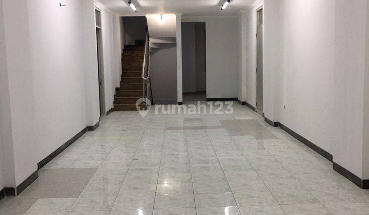  Di Sewakan 1 Unit Ruko Jalan Lapangan Bola Kebon Jeruk Jakarta Barat 3