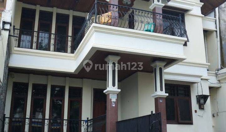 Di Jual Rumah 3 Lantai Lokasi Strategis di Kemayoran Jakarta Pusat 1