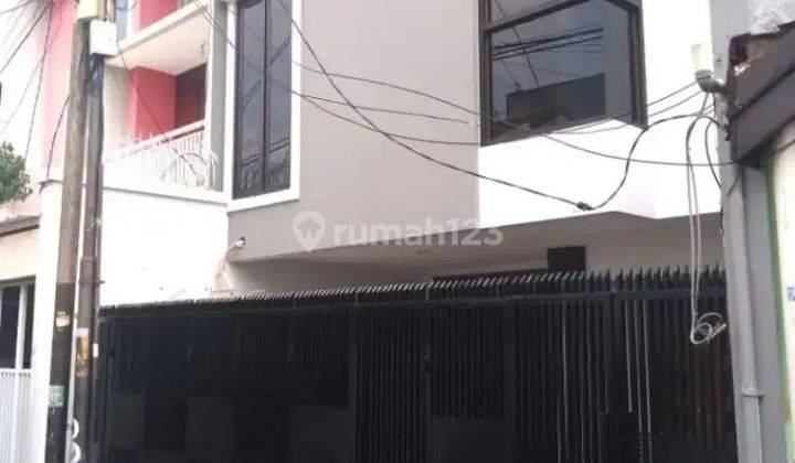 Di Jual Rumah 2 Lantai Lokasi Strategis di Tebet, Jakarta Selatan 1