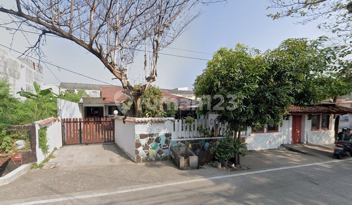 For Sale Very Spacious 1-Story House in Petukangan Selatan, South Jakarta For Sale Very Spacious 1-Story House in Petukangan Selatan, South Jakarta