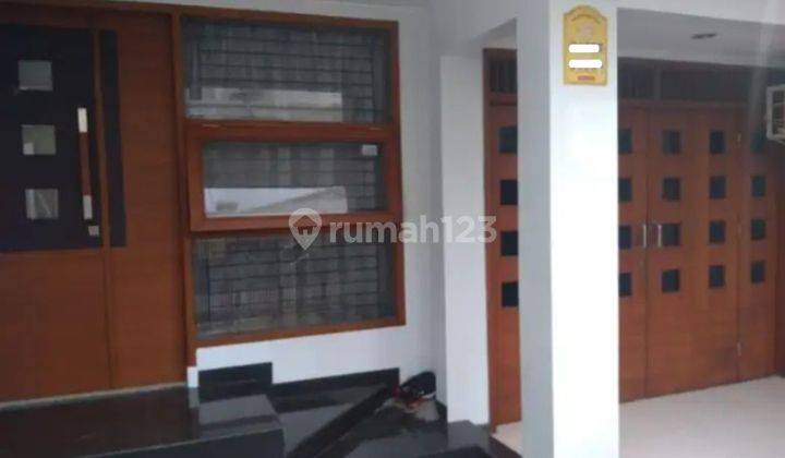 Di Jual Rumah 2 Lantai Lokasi Strategis di Tebet, Jakarta Selatan 2