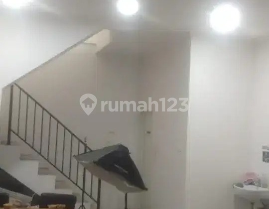 For Sale / Rent 3-Story Shophouse in Strategic Location at M Kahfi, Jagakarsa, South Jakarta 2