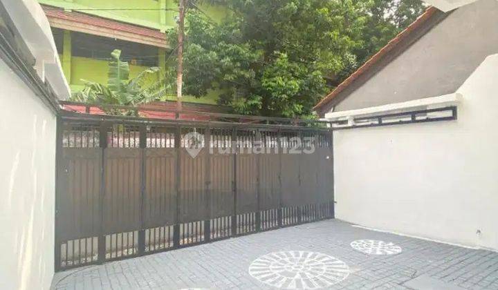 Di Jual Rumah Cantik 2.5 Lantai di Dukuh, Kramat Jati, Jakarta Timur 2