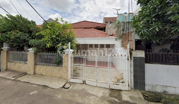 Di Jual Rumah 2 Lantai Lokasi Strategis di Mampang Prapatan, Jakarta Selatan