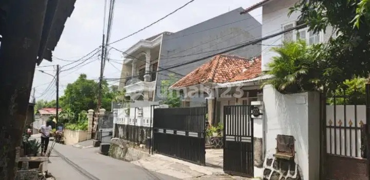 Di Jual Rumah Besar 2 Lantai Lokasi Strategis di Ulujami, Jakarta Selatan Di Jual Rumah Besar 2 Lantai Lokasi Strategis di Ulujami, Jakarta Selatan
