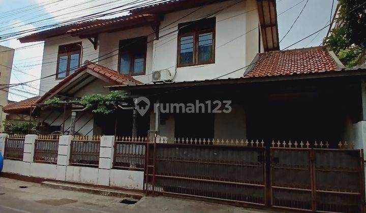 Di Jual Rumah Klasik 2 Lantai di Pondok Kelapa, Jakarta Timur 1