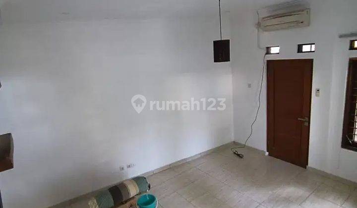 Di Sewakan Rumah 2 Lantai Lokasi Srategis Di Kebayoran Lama, Jakarta Selatan 2