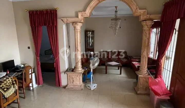 Di Jual Rumah Hook 2 Lantai Lokasi Strategis di Klender, Jakarta Timur 2