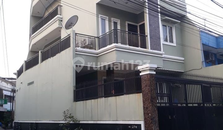 Di Jual Rumah Hook 3 Lantai Lokasi Strategis di Tomang, Jakarta Barat Di Jual Rumah Hook 3 Lantai Lokasi Strategis di Tomang, Jakarta Barat