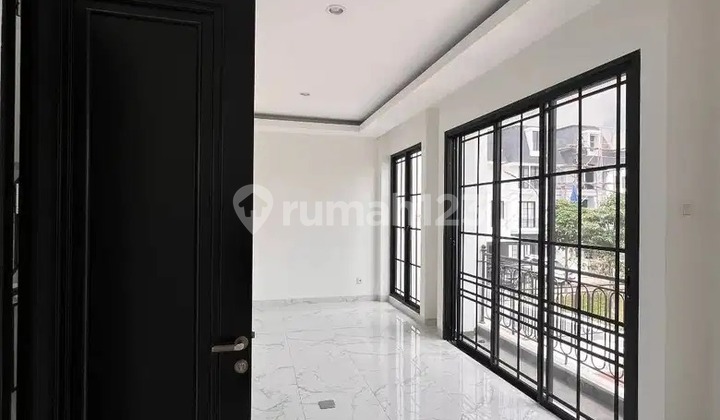 Di Jual  Rumah Baru Modern Classic 3 Lantai di Bintaro, Jakarta Selatan  2