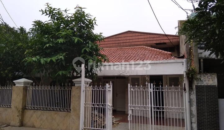 Di Jual Rumah 2 Lantai Lokasi Strategis di Mampang Prapatan, Jakarta Selatan 2