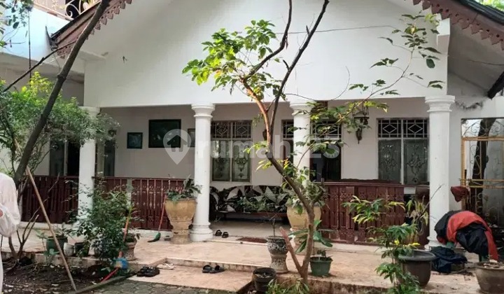 Di Jual Rumah Asri 2 Lantai dalam Komplek Billymoon Jakarta Timur