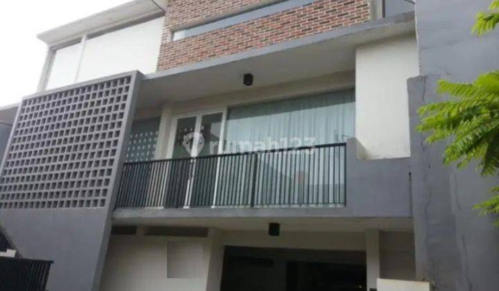 Di Jual Rumah 3 Lantai Dalam Komplek Taman Meruya Ilir, Jakarta Barat  1