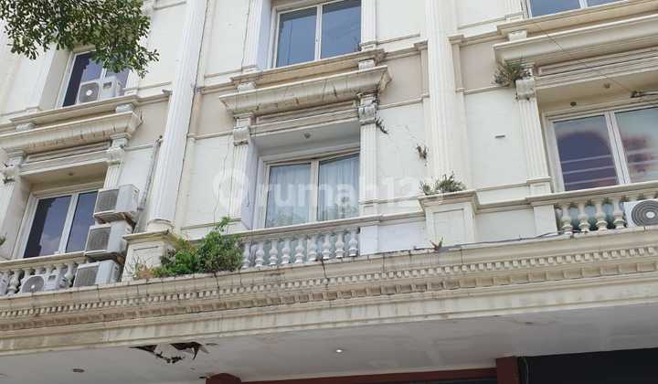 Dijual/Disewakan Rukan hadap jalan raya di Royal Palace,Soepomo,tebet,jaksel Dijual/Disewakan Rukan hadap jalan raya di Royal Palace,Soepomo,tebet,jaksel
