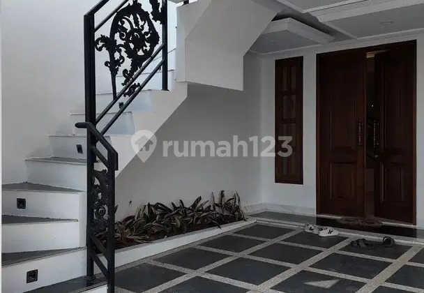 Di Jual Rumah American Classic 3 Lantai di Jagakarsa, Jakarta Selatan 2