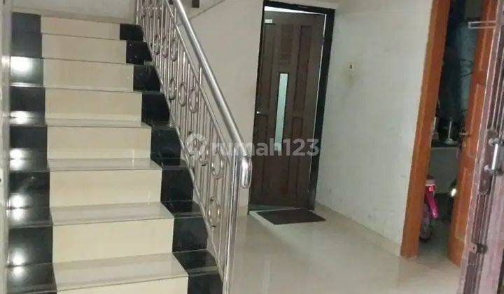 Di Jual Rumah Megah 3 Lantai Lokasi Strategis di Jatinegara, Jakarta Timur 2