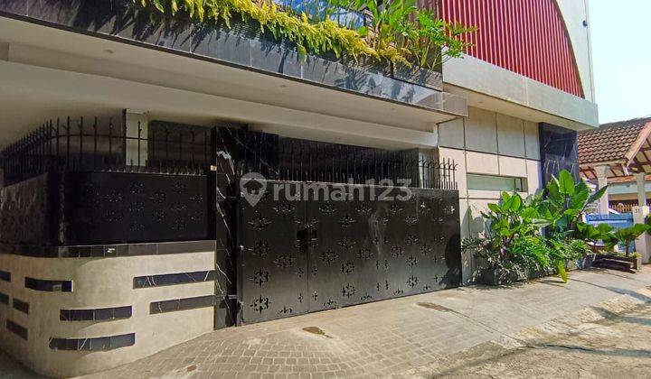 Di Jual Rumah Mewah 3 Lantai Strategis di Rawamangun, Jakarta Timur 2