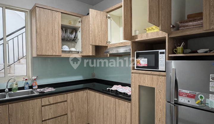 Jual Rumah Hoek Besar SHM 2 LT Nego Sampe Jadi 2