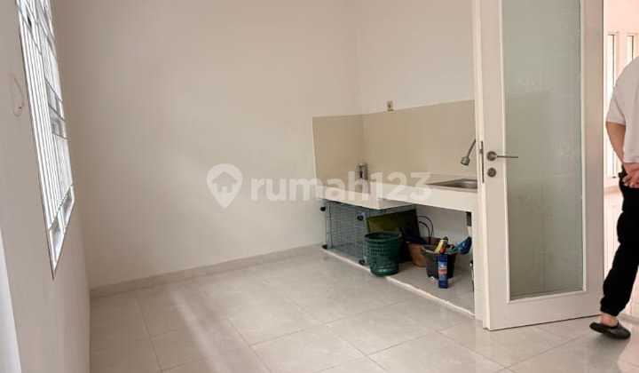 Sewa Rumah 2 LT Hook Besar Residence One BSD 2