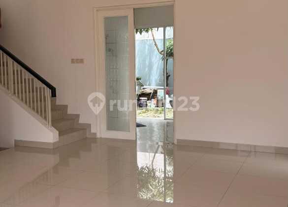 Sewa Rumah 2 LT Luas Ada Halaman Blkg Residence One BSD 2