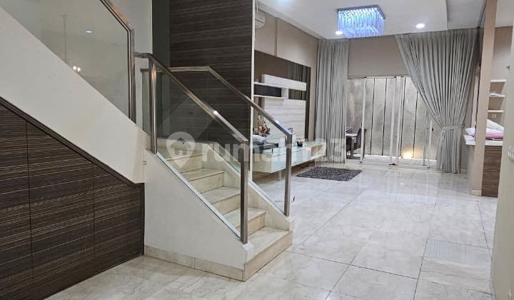 FOR SALE CROWN BOULEVARD PIK HOUSE 8x24 SHM Semi-Furnished 2.5 Floors READY TO OCCUPY