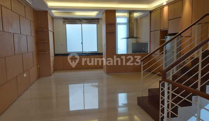 Dijual Rumah Townhouse di Residence 28 Jl Panjang Kebun Jeruk 7