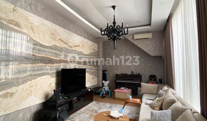 Rumah Crown Golf Pik View Danau Semi Furnih Renov