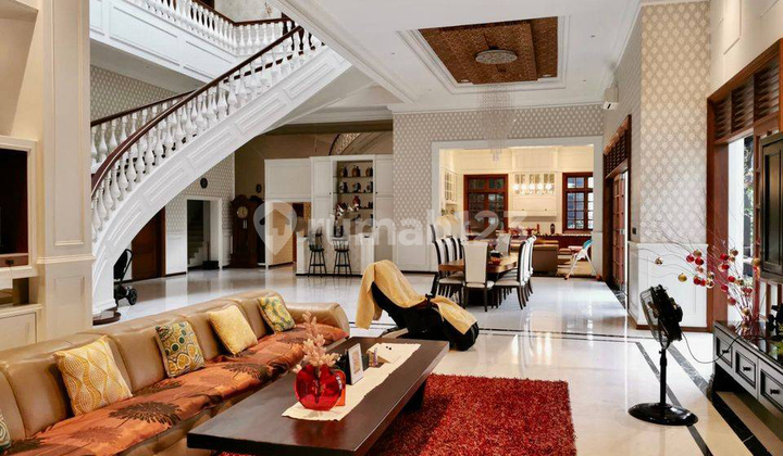 Rumah Pik Mewah Pik American Classic 3 Lantai Hoek Selatan Timur  2