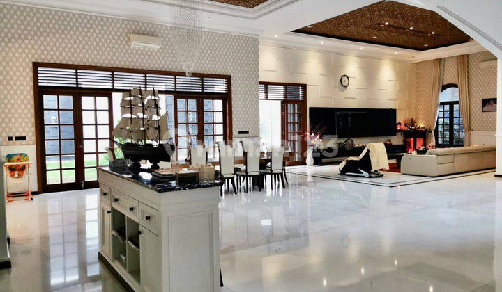 Rumah Pik Mewah Pik American Classic 3 Lantai Hoek Selatan Timur  1