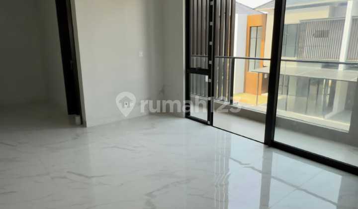 DIJUAL CEPAT!! di Cluster Kuningan Village PIK2 Boulevard Lt.10x20 2lt Kondisi Rapih SIAP HUNI  1