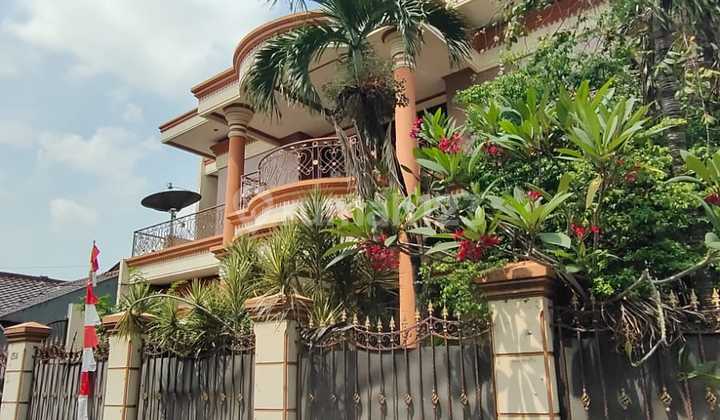 Affordable Luxury House In Kebon Jeruk West Jakarta 2