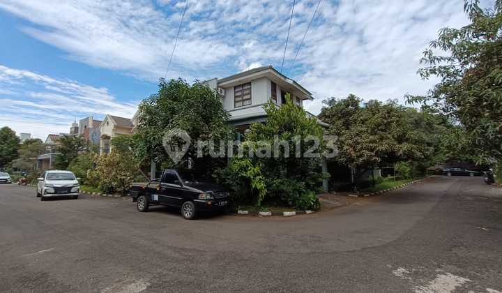 Strategic and Luxurious House in Arcamanik, Bandung Strategic and Luxurious House in Arcamanik, Bandung