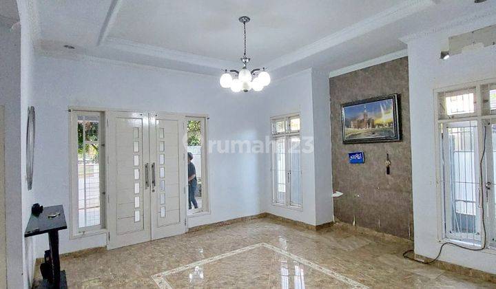 Hunian Bagus Sekali 2 Lantai Semifurnished Taman Widya Asri 2