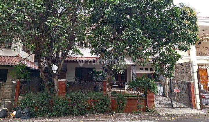 Dijual Rumah Suasana Nyaman Asri di Perumahan Raffles Hills 1