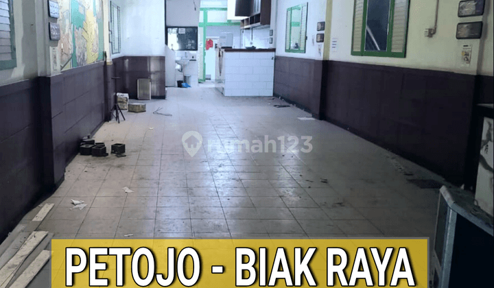 Ruko Jalan Biak Raya Strategis Barang Langka Cocok Untuk Usaha 1